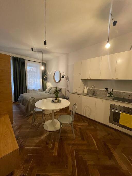 Cute Apartment Perfect For Business And Travel. Warszawa Exteriör bild